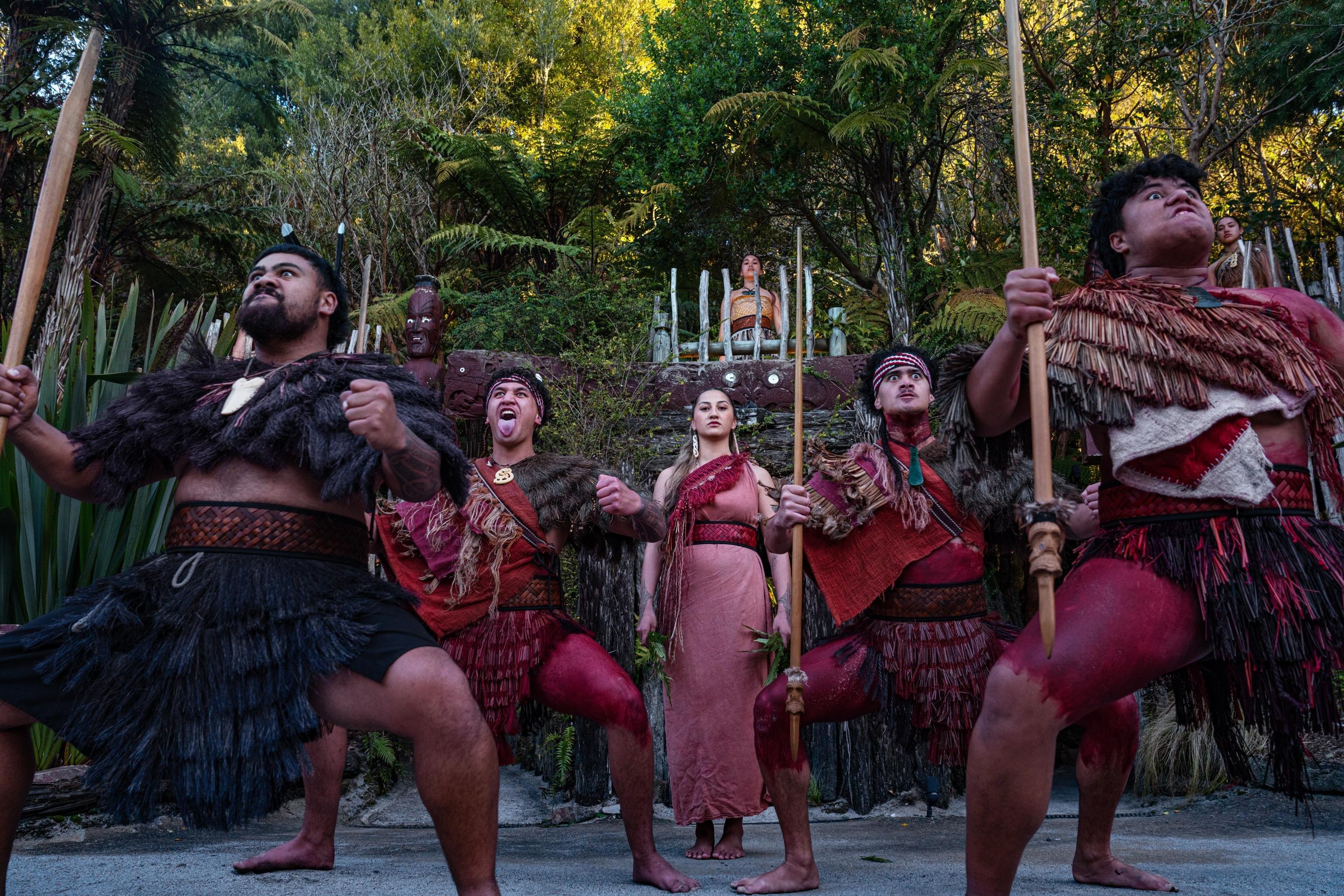 🇳🇿 🌿 Auckland, Queenstown & Māori Heritage, New Zealand — 12 Days