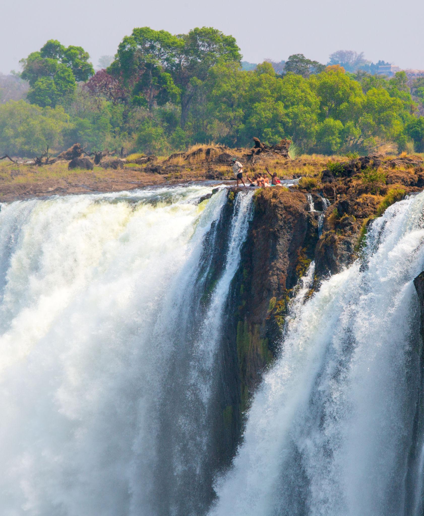 🇧🇼 🇿🇲 🌊 Kazungula · Victoria Falls & Livingstone — 7 to 14 Days | African Digital Safari
