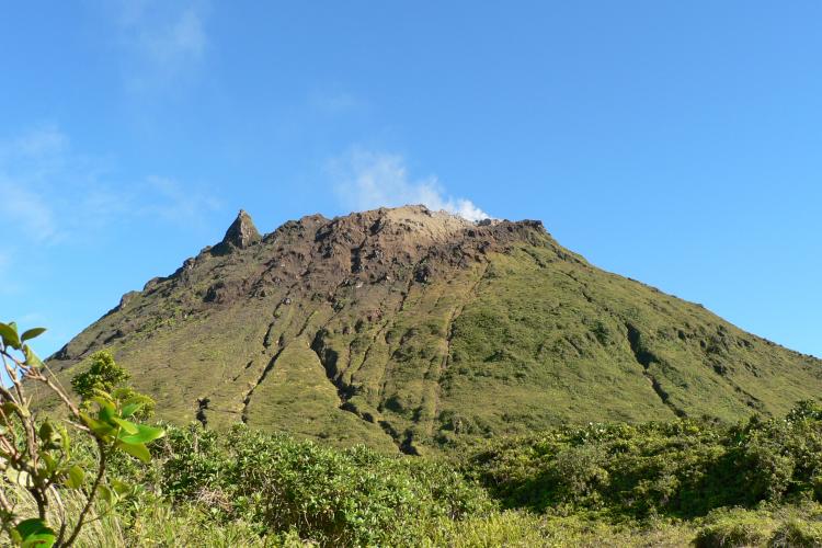🇬🇵 🌋 Guadeloupe · La Soufrière, Cousteau Reserve & the Creole-French Water Circuit · 5 Days